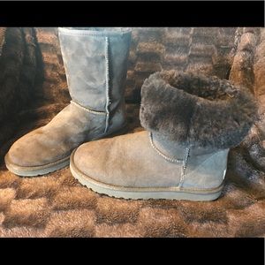 UGG 9 ClassicII Short Boot Sheepskin In Chocolate